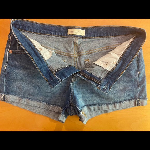 GAP 1969 3” Jean Shorts - Picture 3 of 7